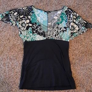 Cute Stretch Top V-neck with Chain detail